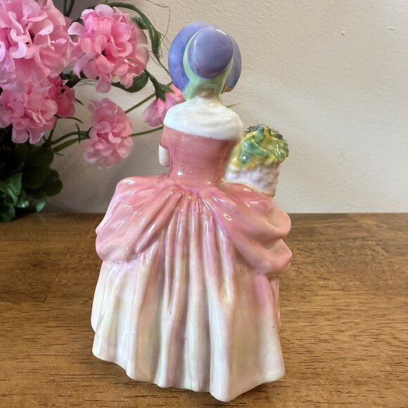 Royal Doulton Figurine Cissie HN1809 Pink Dress Bonnet Basket of Flowers - Picture 4 of 5